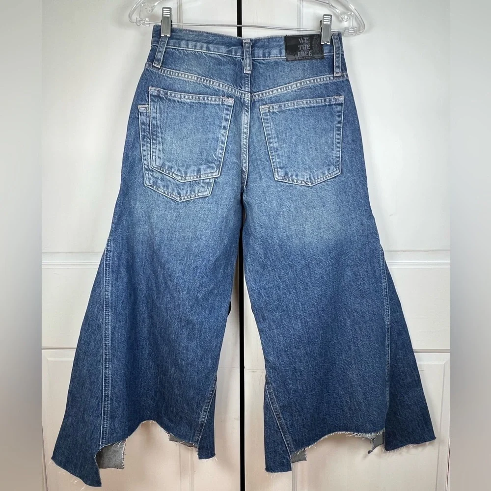 We The Free Ripple Wide Leg Crop Jeans unique design and frayed hems - Picture 3 of 8